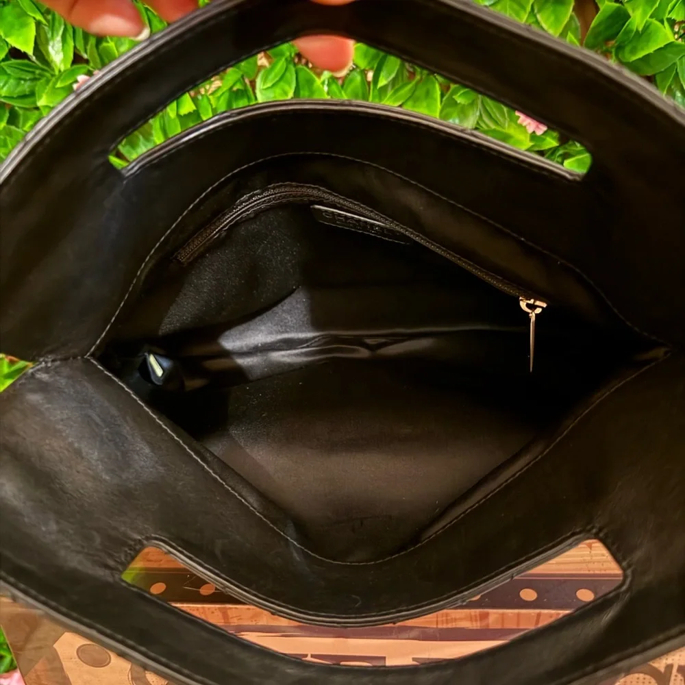 Chanel CC Black Leather fold over Hampton tote clutch hand bag - Picture 16 of 17